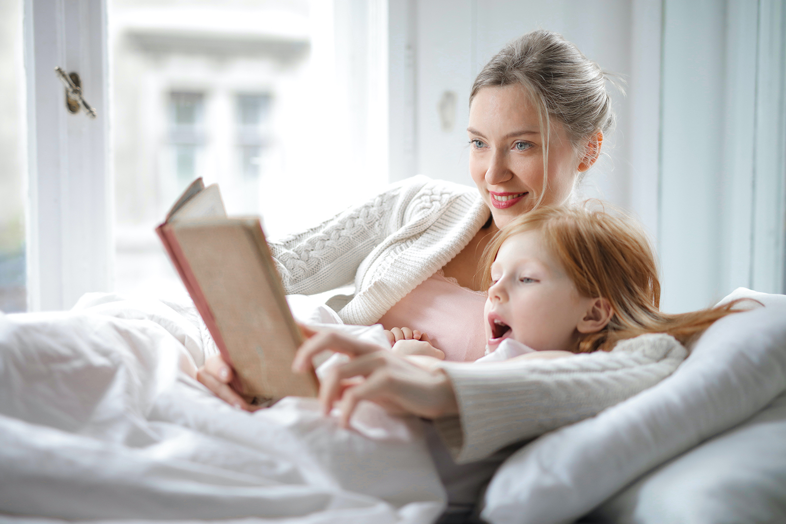 Samen een boek lezen met je kind. Alternatief om de schermtijd te reduceren